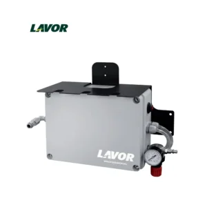 Generador de espuma densa Lavor Foam Box instalado en pared con manguera 8 m